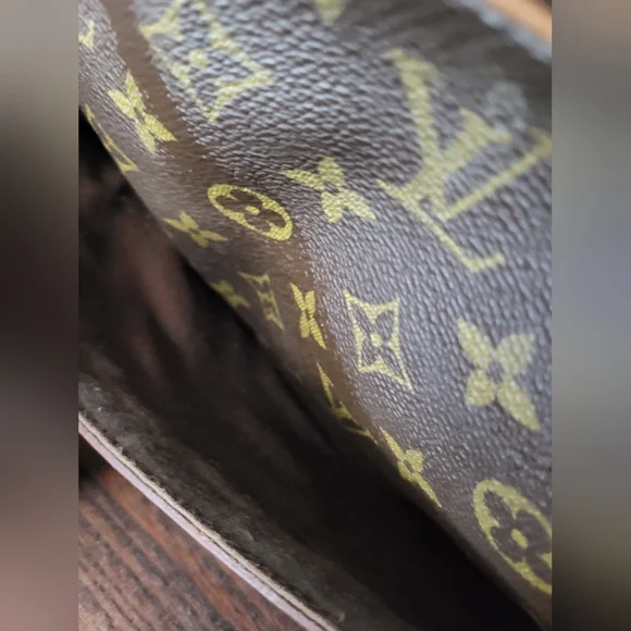 Louis Vuitton Trocadero 27 Monogram Crossbody Bag - Picture 13 of 16